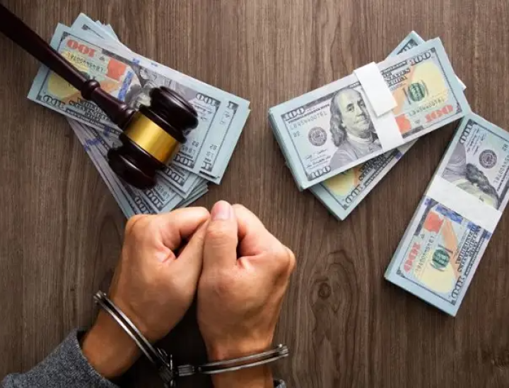 التشريعات الجنائية الإماراتية المتعلقة بالاحتيال المالي وغسل الأموال